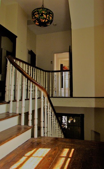 More Photos Of 33 W Main St, New Market Office For Sale