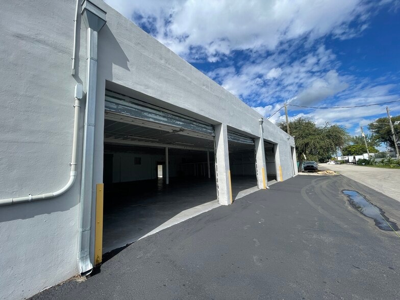 More Photos Of 5731 SW 23rd St, West Park Auto Repair For Lease