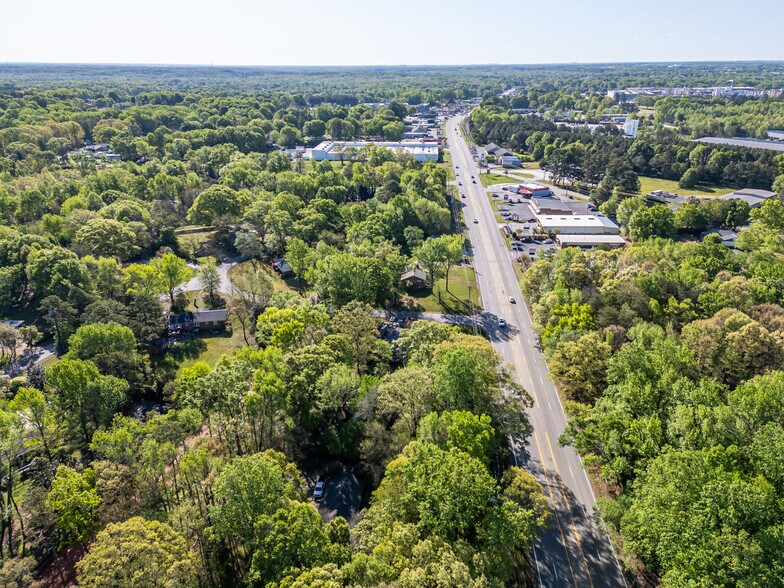 More Photos Of 1304 NE Main St, Simpsonville Office For Sale