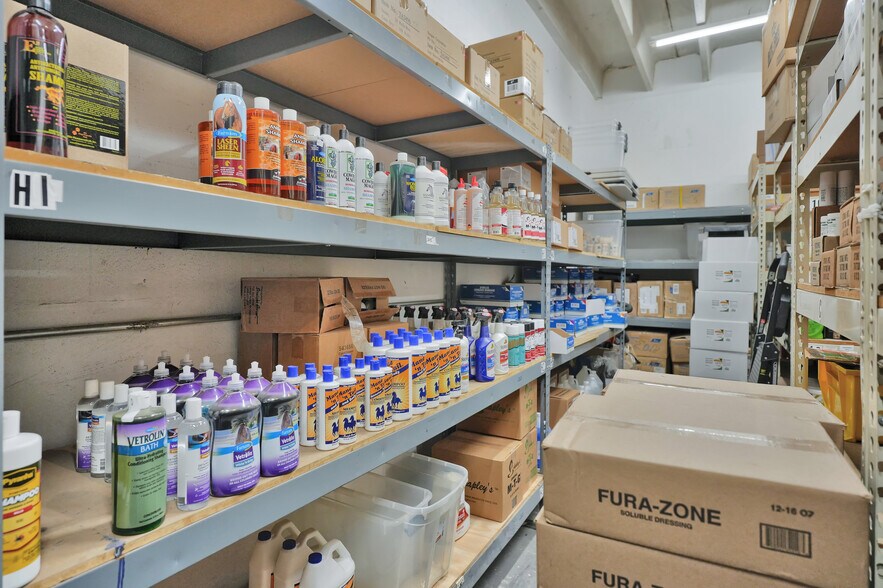 More Photos Of 8111-8119 NW 33rd St, Miami Warehouse For Sale