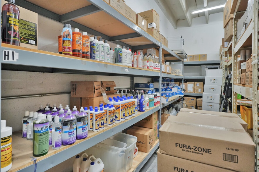 More Photos Of 8111-8119 NW 33rd St, Miami Warehouse For Sale