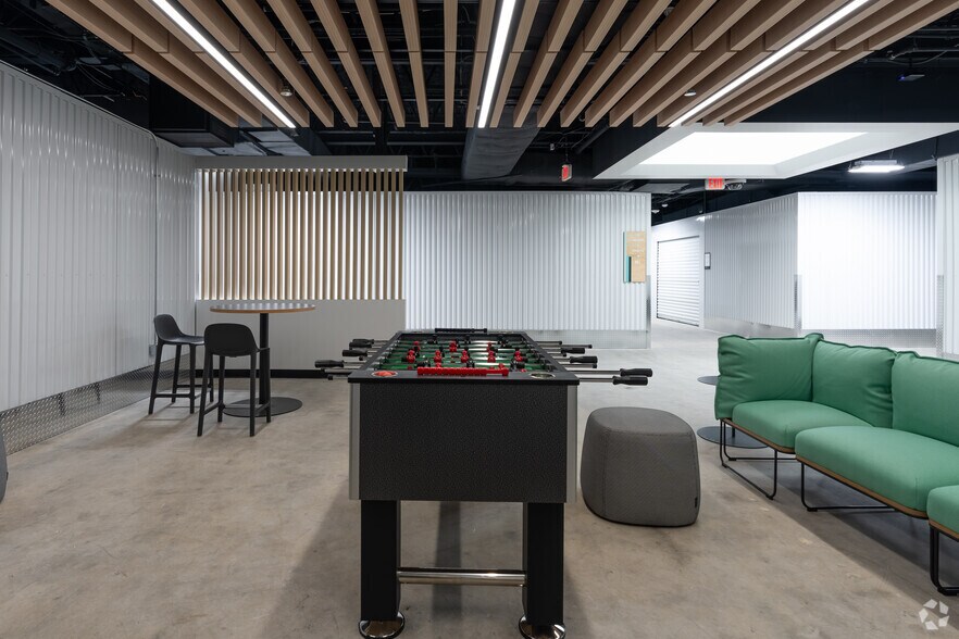 More Photos Of 1600 W Plano Pky, Plano Warehouse For Lease