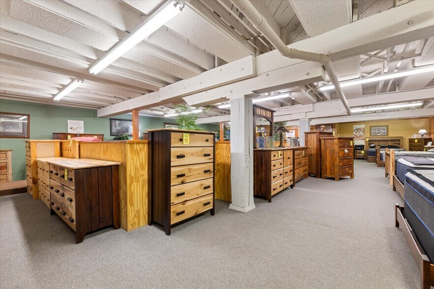 More Photos Of 816 NW 4th St, Grand Rapids General Retail For Sale