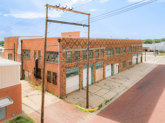 More Photos Of 200 W Grand Ave, Ponca City Warehouse For Sale