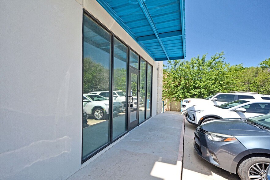 More Photos Of 1071 E TX-46 Hwy, New Braunfels Storefront Retail Office For Lease
