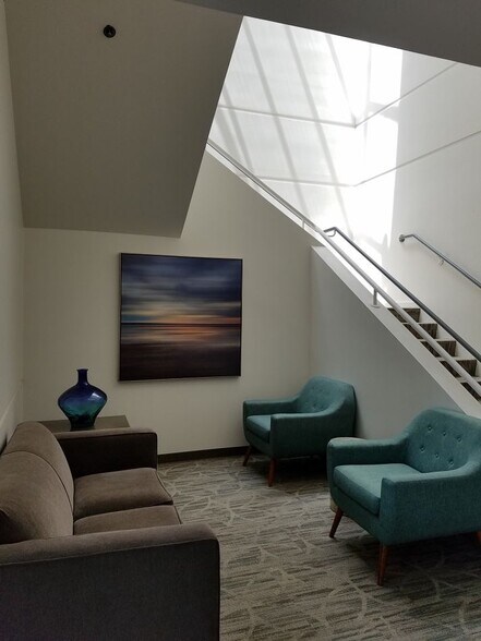 More Photos Of 5890 Stoneridge Dr, Pleasanton Medical For Lease