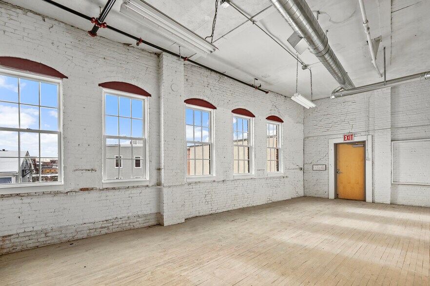 More Photos Of 10-15 Green St, Jamaica Plain Medical For Sale