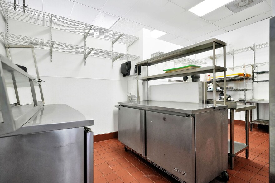 More Photos Of 211-221 Navarre Ave, Coral Gables Restaurant For Lease