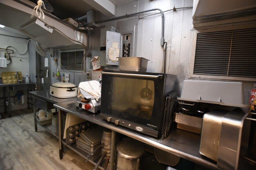 More Photos Of 1111 E Main St, Franklin Restaurant For Sale