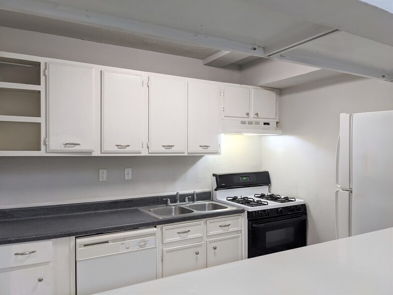 More Photos Of 704 E 22nd St, Houston Apartments For Sale