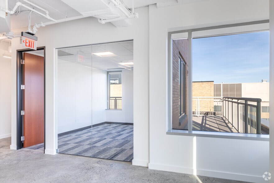 More Photos Of 950 F St NW, Washington Office For Lease
