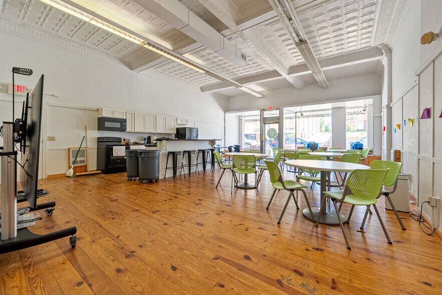 More Photos Of 516 N Main St, Hillsville Office Residential For Sale