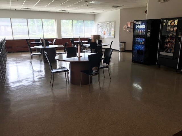 More Photos Of 103 Bauer Dr, Oakland Manufacturing For Lease