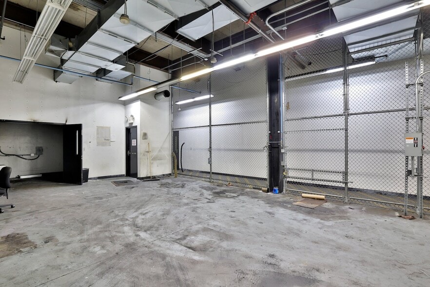 More Photos Of 16 Harrison Ave, Yonkers Warehouse For Lease