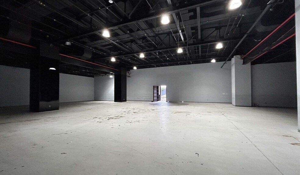 More Photos Of 25 Franklin St, Brooklyn Light Manufacturing For Lease