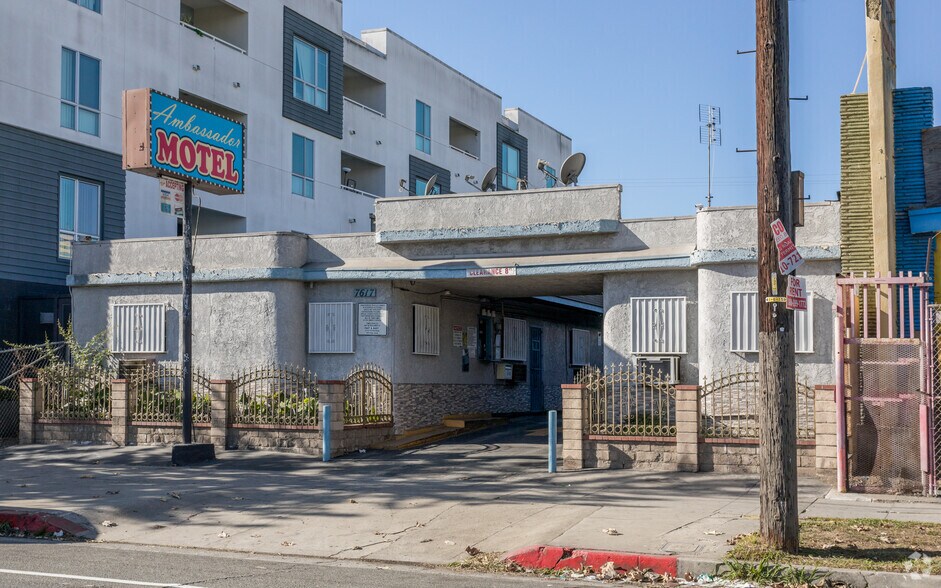 Primary Photo Of 7617 S Figueroa St, Los Angeles Hotel For Sale