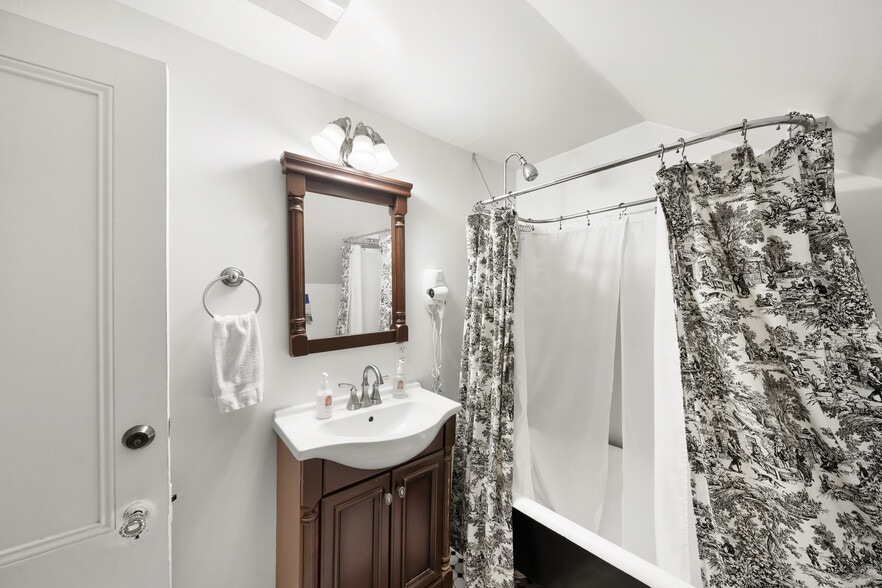 More Photos Of 2476 Main St, Cambria Hospitality For Sale