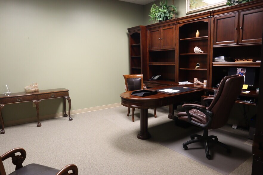 More Photos Of 9405 Huffmeister Rd, Houston Storefront Retail Office For Lease