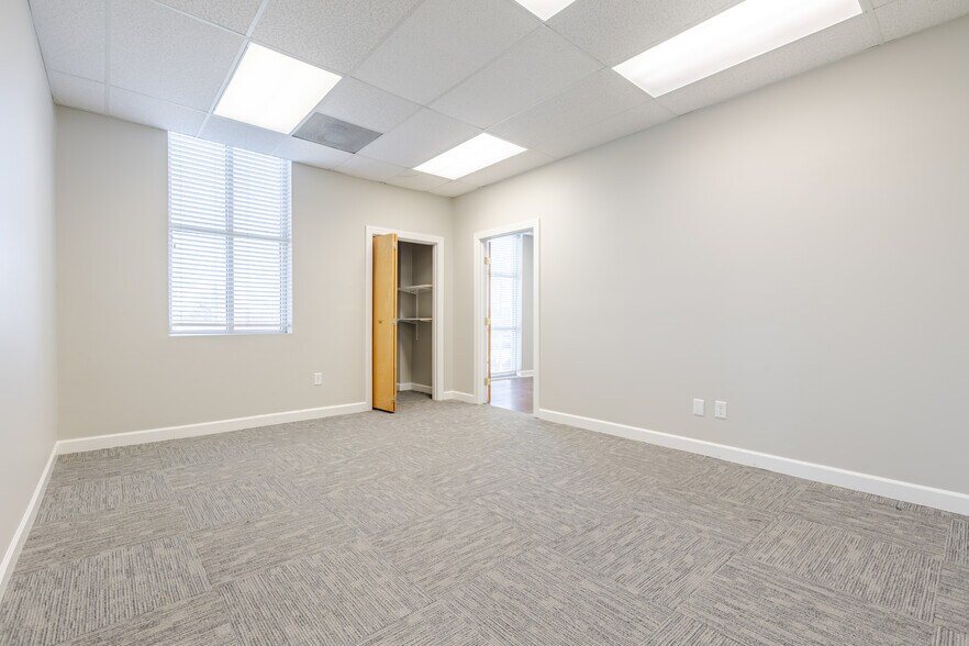 More Photos Of 100 Stone Village Dr, Fort Mill Bank For Lease