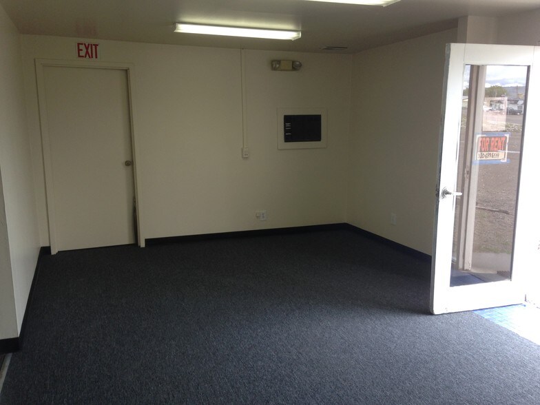 More Photos Of 1120 Chestnut St, Carlin Light Distribution For Sale