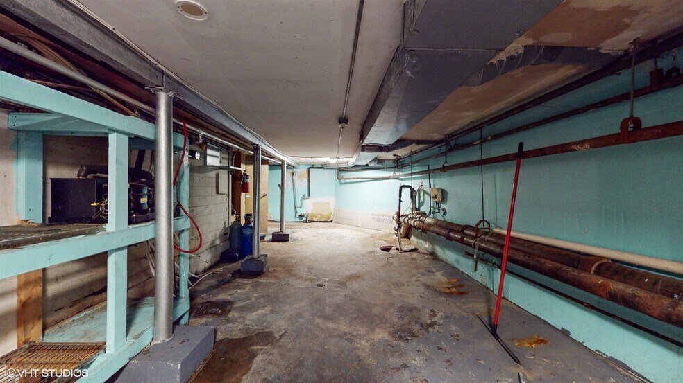 More Photos Of 2500 N Ashland Ave, Chicago Restaurant For Lease