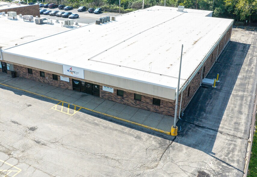 More Photos Of 757 W Pershing Rd, Decatur Office For Sale