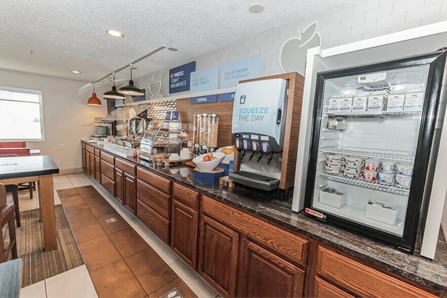 More Photos Of 11555 Upper Gilchrist Rd, Mount Vernon Hotel For Sale