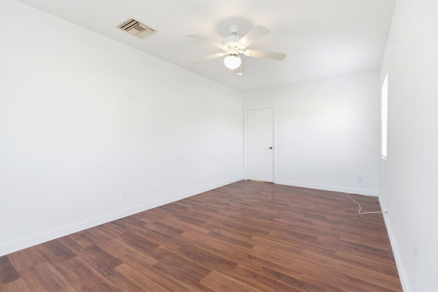 More Photos Of 1030 Camphor Ln, Deland General Retail For Sale