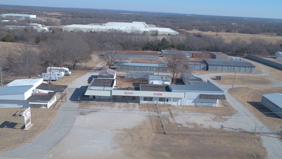 More Photos Of 3336 S Commerce St, Ardmore Self Storage For Sale