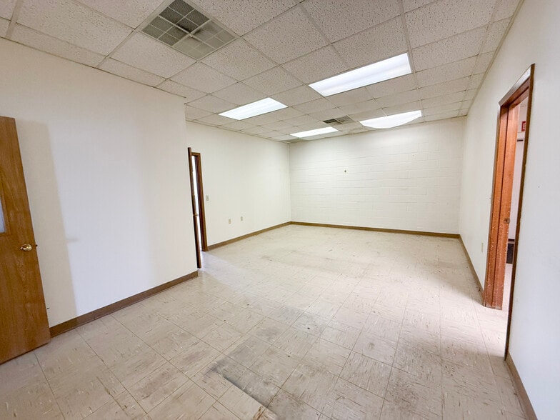 More Photos Of 1901 Carter St, Pampa Office For Sale