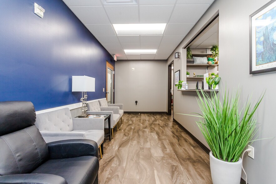 More Photos Of 5477 Glen Lakes Dr, Dallas Medical For Lease