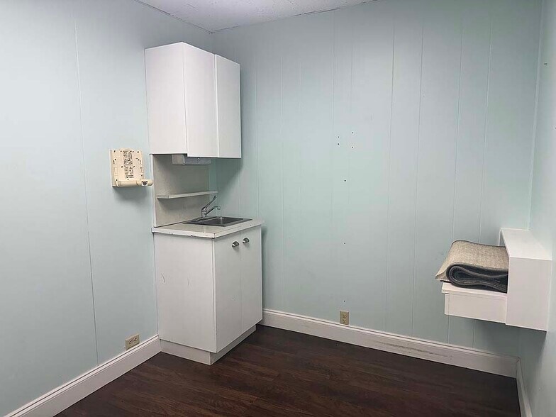 More Photos Of 249 Midway Medical Park, Bristol Medical For Sale