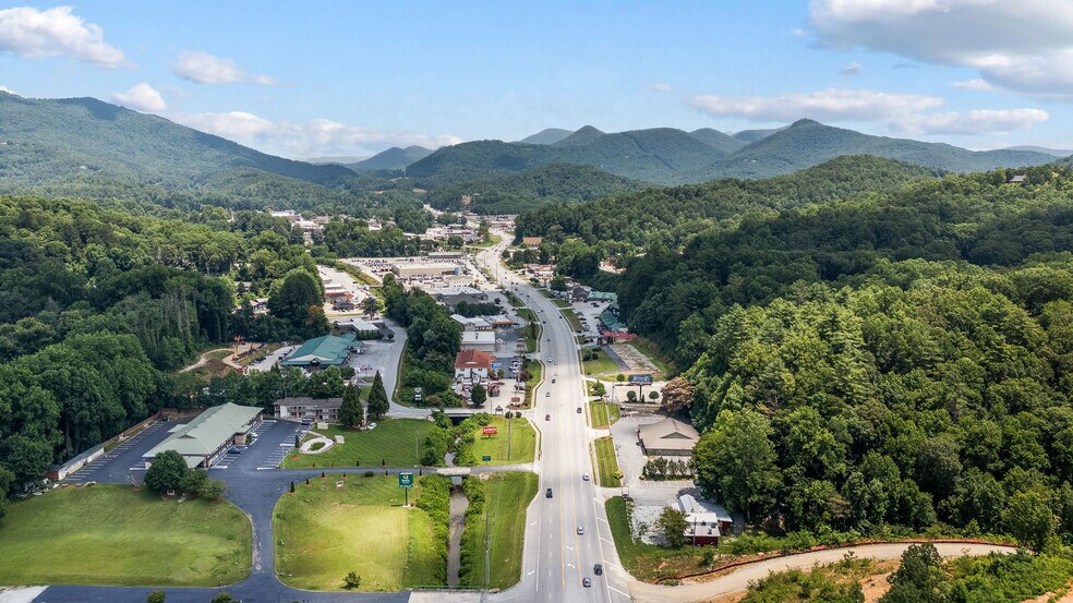 More Photos Of 851 Highway 441 S, Clayton Freestanding For Sale