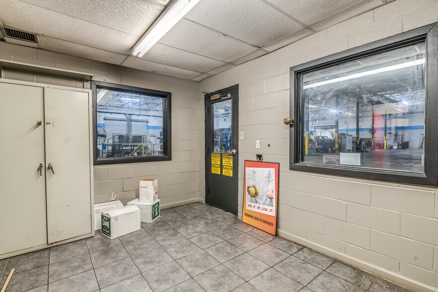 More Photos Of 4542 Baldwin Ave, Montgomery Warehouse For Sale