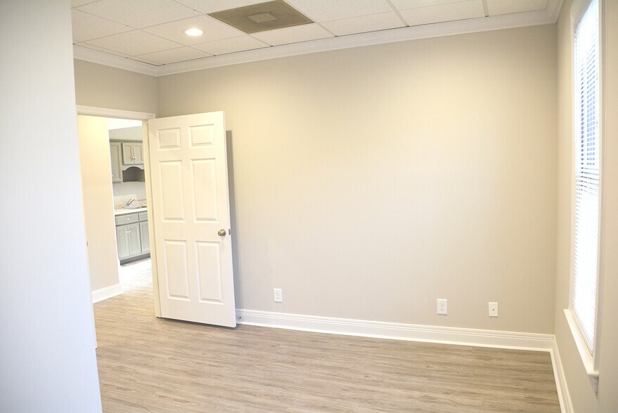 More Photos Of 103 Hazel Path Ct, Hendersonville Office For Lease