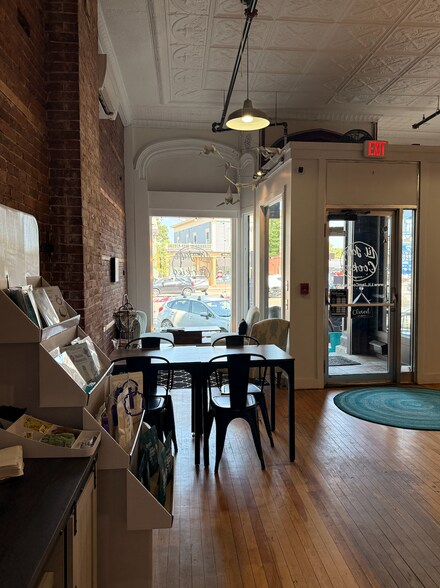 More Photos Of 2 Pleasant St, Brunswick Office For Lease