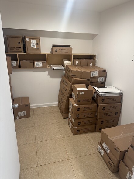 More Photos Of 7314 Yellowstone Blvd, Forest Hills Storefront Retail Residential For Lease