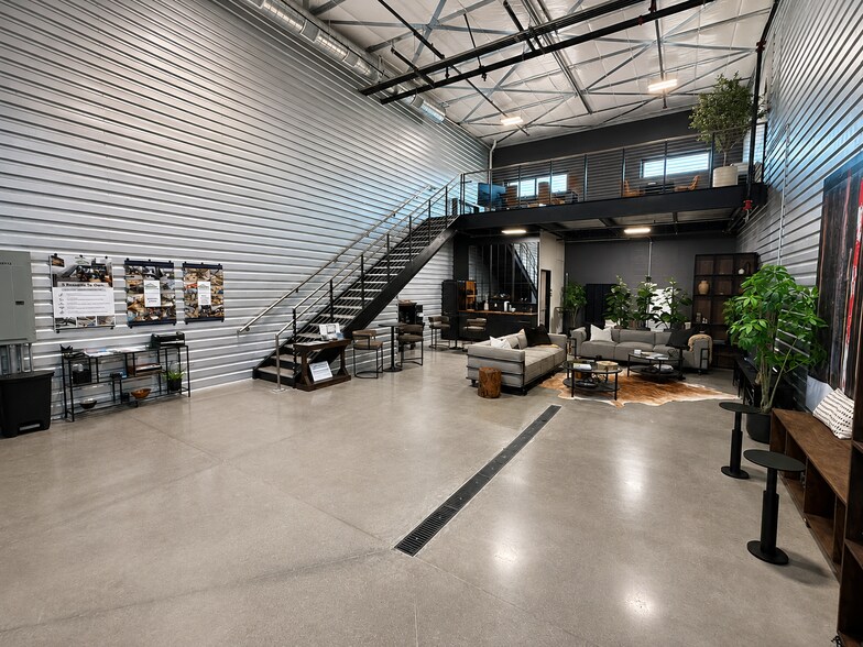 More Photos Of 105 Copper Ranch Rd, Belgrade Showroom For Lease