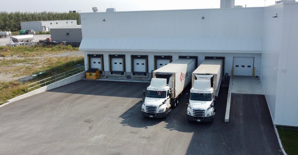 More Photos Of 7700 Av Duplessis, Saint-hyacinthe Warehouse For Lease