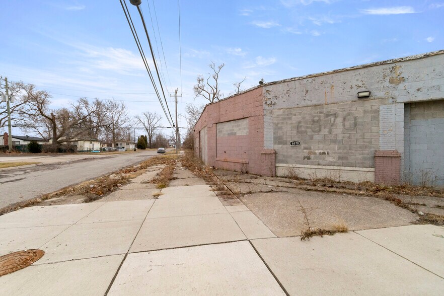 More Photos Of 6870 E Davison St, Hamtramck Industrial For Sale