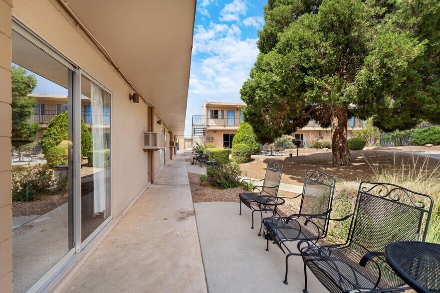 More Photos Of 150 N Lake Powell Blvd, Page Hotel For Sale