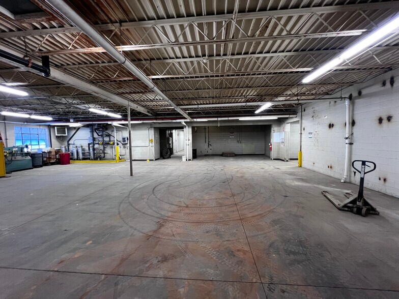 More Photos Of 3520 S Xenwood Ave, Saint Louis Park Manufacturing For Sale