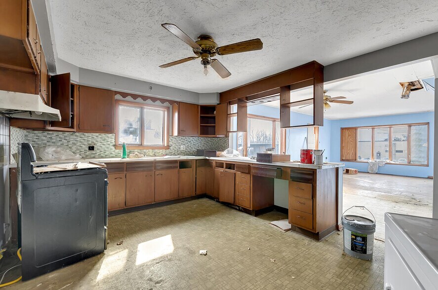 More Photos Of 2422-2426 S Park Ave, Buffalo Bowling Alley For Sale