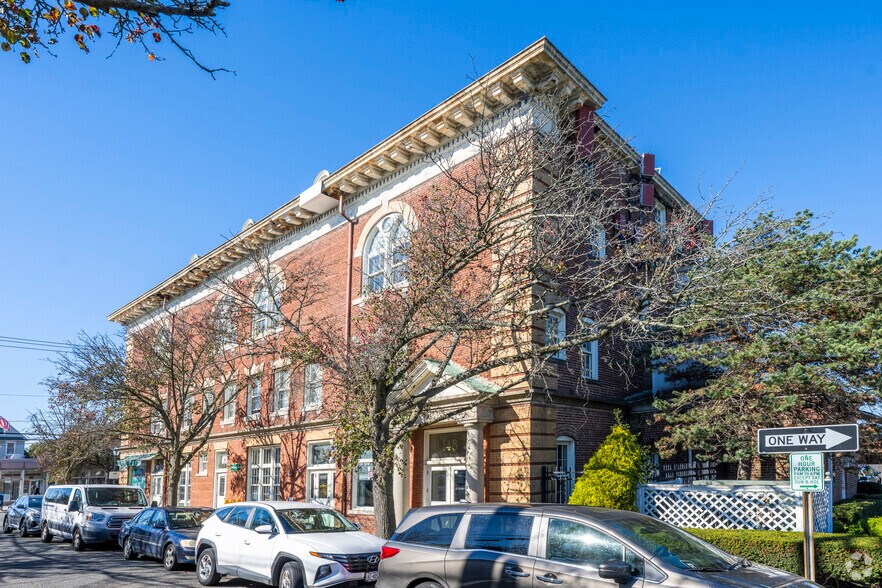 More Photos Of 148 Doughty Blvd, Inwood Office For Lease