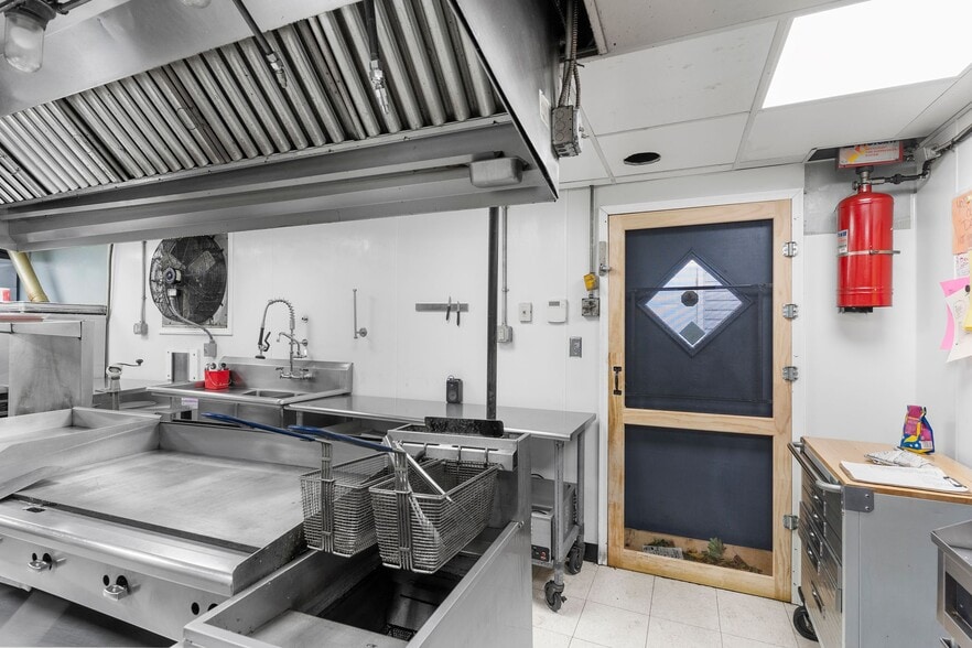 More Photos Of 45 S Walnut St, Sharpsville General Retail For Sale