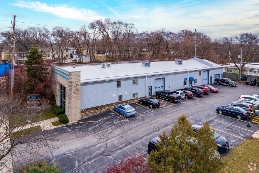 More Photos Of 10501-10503 W Greenfield Ave, Milwaukee Showroom For Sale