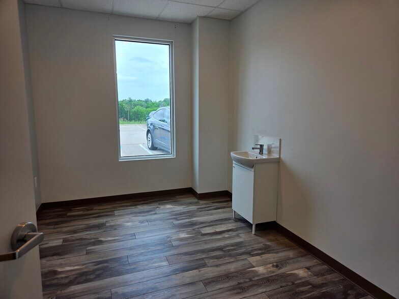 More Photos Of 25663 Smotherman Rd, Frisco Office For Lease