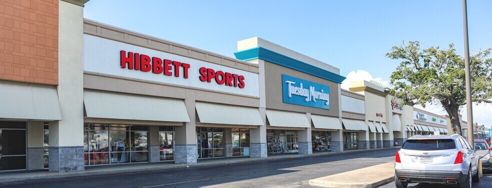 More Photos Of 2650 Beach Blvd, Biloxi Storefront For Lease