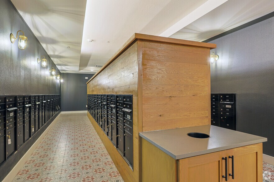 More Photos Of 760 Airport Blvd, Austin Apartments For Lease