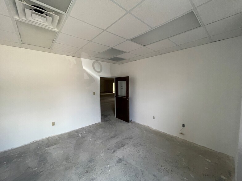 More Photos Of 4444 Lake St, Lake Charles General Retail For Lease